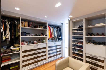 Apartamento à venda com 162m², 3 quartos e 4 vagas Apartamento à venda com 162m², 3 quartos e 4 vagasSuíte