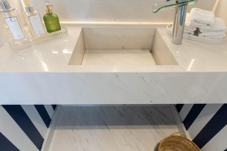 Apartamento à venda com 162m², 3 quartos e 4 vagas Apartamento à venda com 162m², 3 quartos e 4 vagasLavabo