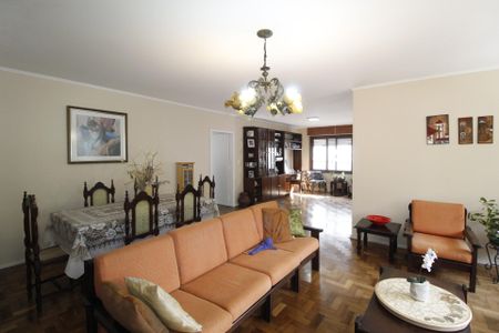 Sala de casa à venda com 4 quartos, 300m² em Três Figueiras, Porto Alegre