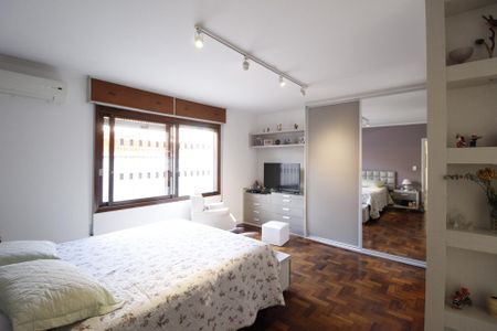 Casa à venda com 300m², 4 quartos e 2 vagasSuíte