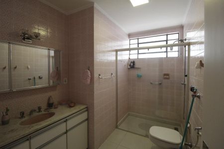 Casa à venda com 300m², 4 quartos e 2 vagasBanheiro