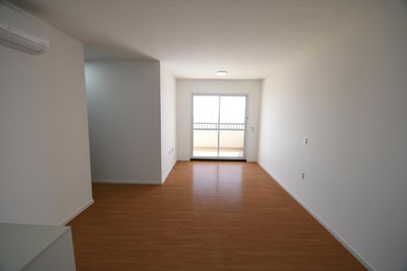 Sala de apartamento para alugar com 3 quartos, 70m² em Fazenda Santa Cândida, Campinas