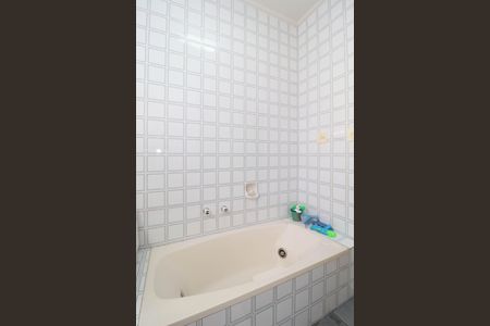 Casa à venda com 300m², 4 quartos e 5 vagas Casa à venda com 300m², 4 quartos e 5 vagasBanheiro 1