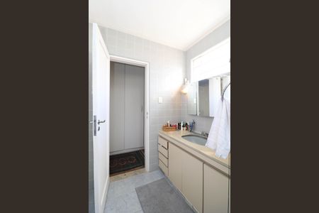 Casa à venda com 300m², 4 quartos e 5 vagas Casa à venda com 300m², 4 quartos e 5 vagasBanheiro da Suíte 1