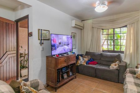 Sala de casa à venda com 3 quartos, 120m² em Hípica, Porto Alegre