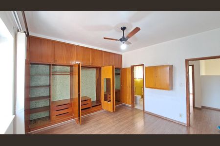 Casa à venda com 225m², 3 quartos e 2 vagas