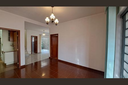 Casa à venda com 225m², 3 quartos e 2 vagas