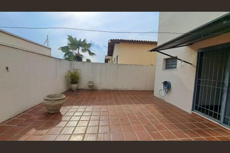 Casa à venda com 225m², 3 quartos e 2 vagas