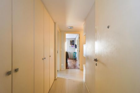 Apartamento à venda com 340m², 4 quartos e 5 vagas Apartamento à venda com 340m², 4 quartos e 5 vagasCorredor