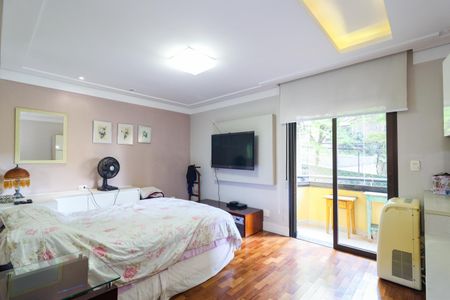 Apartamento à venda com 340m², 4 quartos e 5 vagas Apartamento à venda com 340m², 4 quartos e 5 vagasSuíte 1