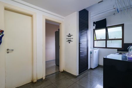 Apartamento à venda com 340m², 4 quartos e 5 vagas Apartamento à venda com 340m², 4 quartos e 5 vagasÁrea de Serviço