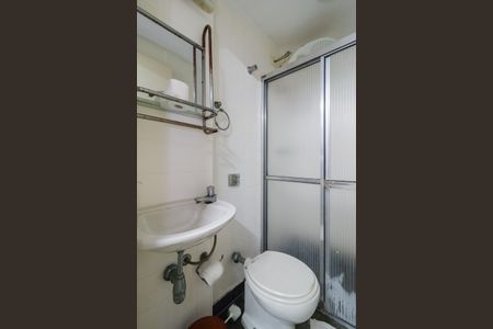 Apartamento à venda com 340m², 4 quartos e 5 vagas Apartamento à venda com 340m², 4 quartos e 5 vagasBanheiro de Serviço