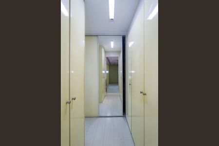 Apartamento à venda com 340m², 4 quartos e 5 vagas Apartamento à venda com 340m², 4 quartos e 5 vagasSuíte 1