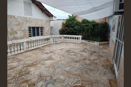 Casa à venda com 250m², 2 quartos e 2 vagas Casa à venda com 250m², 2 quartos e 2 vagasQuintal