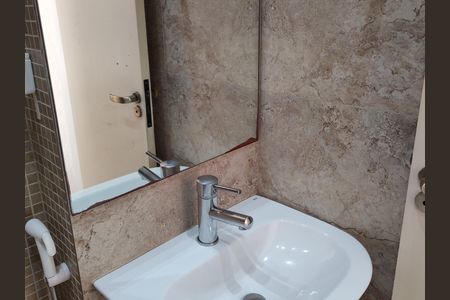 Casa à venda com 250m², 2 quartos e 2 vagas Casa à venda com 250m², 2 quartos e 2 vagasLavabo