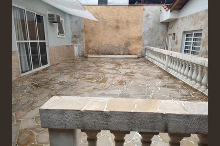 Casa à venda com 250m², 2 quartos e 2 vagas Casa à venda com 250m², 2 quartos e 2 vagasQuintal