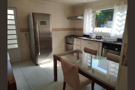 Casa à venda com 250m², 2 quartos e 2 vagas Casa à venda com 250m², 2 quartos e 2 vagasCozinha