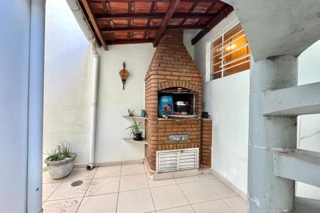 Casa à venda com 107m², 3 quartos e 2 vagas Casa à venda com 107m², 3 quartos e 2 vagasChurrasqueira