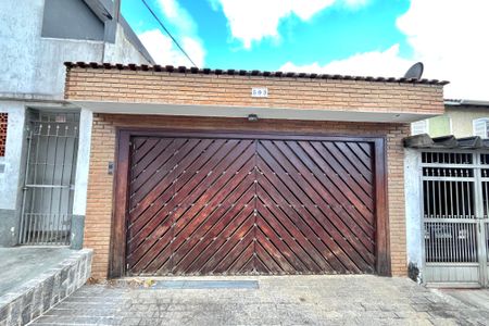 Casa à venda com 107m², 3 quartos e 2 vagas Casa à venda com 107m², 3 quartos e 2 vagasFachada