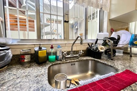 Casa à venda com 107m², 3 quartos e 2 vagas Casa à venda com 107m², 3 quartos e 2 vagasCozinha