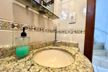 Casa à venda com 107m², 3 quartos e 2 vagas Casa à venda com 107m², 3 quartos e 2 vagasLavabo