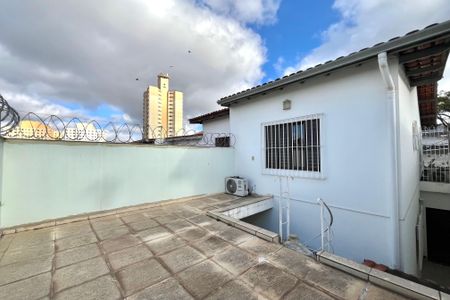 Casa à venda com 107m², 3 quartos e 2 vagas Casa à venda com 107m², 3 quartos e 2 vagasÁrea externa