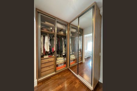 Apartamento à venda com 156m², 3 quartos e 2 vagasCloset Suíte Master