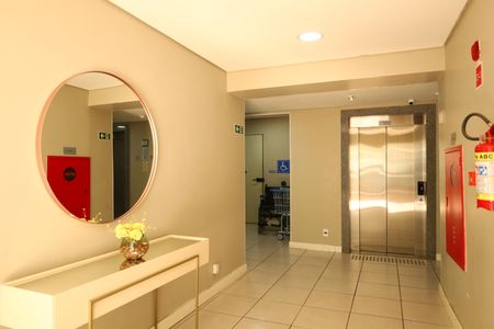 Apartamento à venda com 32m², 2 quartos e sem vagaÁrea comum - Saguão do prédio