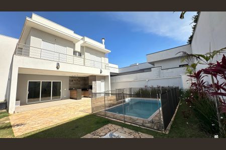 Casa de condomínio para alugar com 228m², 3 quartos e 3 vagas