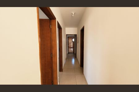Corredor de casa para alugar com 3 quartos, 120m² em Jardim Tamoio, Jundiaí