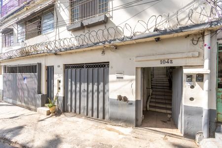 Casa à venda com 250m², 8 quartos e 4 vagas Casa à venda com 250m², 8 quartos e 4 vagasFachada