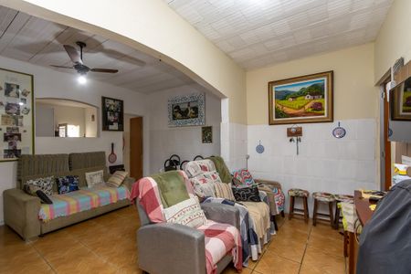 Casa à venda com 250m², 8 quartos e 4 vagas Casa à venda com 250m², 8 quartos e 4 vagasSala