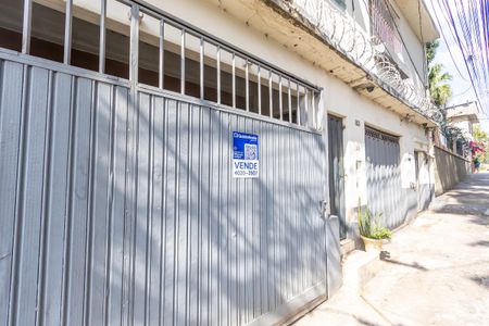 Casa à venda com 250m², 8 quartos e 4 vagas Casa à venda com 250m², 8 quartos e 4 vagasPlaca