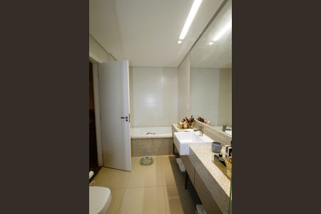 Apartamento à venda com 155m², 3 quartos e 4 vagasBanheiro da Suíte 3