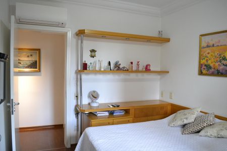 Apartamento à venda com 154m², 4 quartos e 2 vagasQuarto