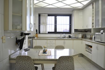 Apartamento à venda com 154m², 4 quartos e 2 vagasCozinha