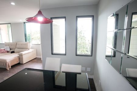 Sala de casa de condomínio à venda com 3 quartos, 450m² em Taquara, Rio de Janeiro