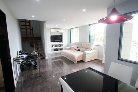 Sala de casa de condomínio à venda com 3 quartos, 450m² em Taquara, Rio de Janeiro