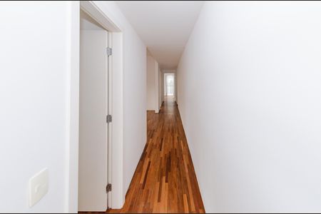 Apartamento à venda com 275m², 4 quartos e 3 vagas Apartamento à venda com 275m², 4 quartos e 3 vagasCorredor