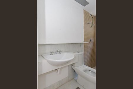 Apartamento à venda com 275m², 4 quartos e 3 vagas Apartamento à venda com 275m², 4 quartos e 3 vagasBanheiro social