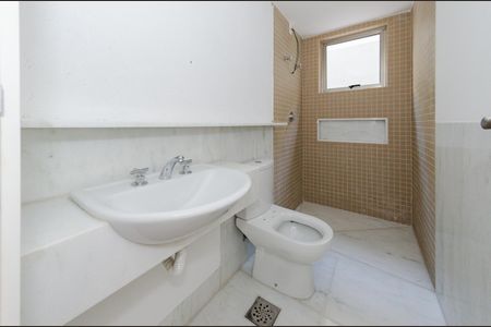 Apartamento à venda com 275m², 4 quartos e 3 vagas Apartamento à venda com 275m², 4 quartos e 3 vagasBanheiro social