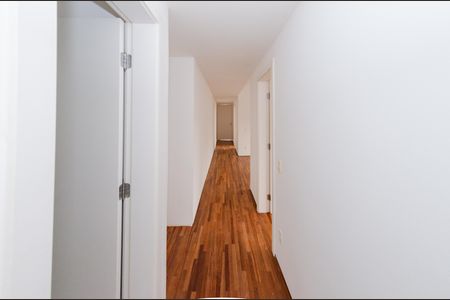 Apartamento à venda com 275m², 4 quartos e 3 vagas Apartamento à venda com 275m², 4 quartos e 3 vagasCorredor