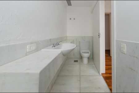 Apartamento à venda com 275m², 4 quartos e 3 vagas Apartamento à venda com 275m², 4 quartos e 3 vagasBanheiro suíte 1