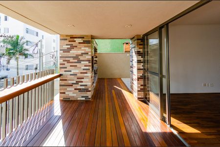 Apartamento à venda com 275m², 4 quartos e 3 vagas Apartamento à venda com 275m², 4 quartos e 3 vagasVaranda da Sala