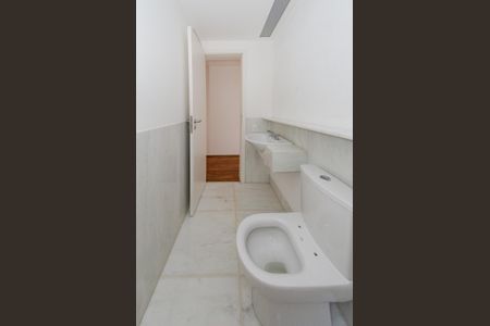 Apartamento à venda com 275m², 4 quartos e 3 vagas Apartamento à venda com 275m², 4 quartos e 3 vagasBanheiro social