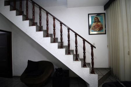 Casa para alugar com 190m², 4 quartos e 1 vagaEscada