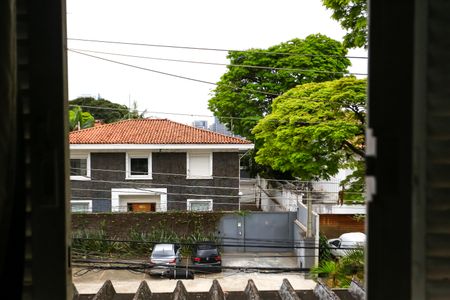 Casa à venda com 700m², 4 quartos e 6 vagas Casa à venda com 700m², 4 quartos e 6 vagasVista do Quarto 2