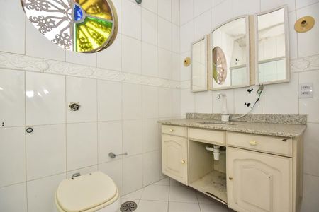 Casa à venda com 302m², 4 quartos e 3 vagasBanheiro Suíte