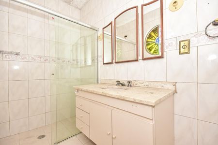 Casa à venda com 302m², 4 quartos e 3 vagasBanheiro 2