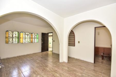 Casa à venda com 302m², 4 quartos e 3 vagasSala